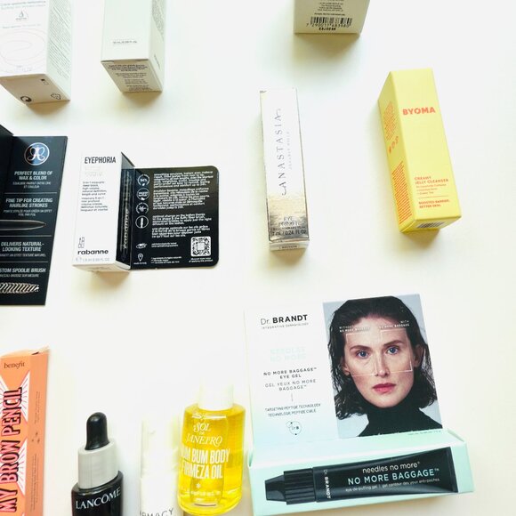 3687 MAKEUP AND SKINCARE HUGE BUNDLE - Picture 3 of 4